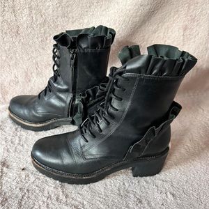 Michael Kors women’s Black Leather‎ Bella Ruffle Boot size 6.5